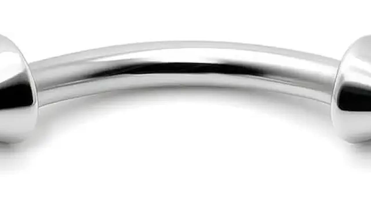 Qual o Melhor Piercing de Sobrancelha em Aço Inoxidável? Confira 7 Opções Hipoalergênicas e Estilosas